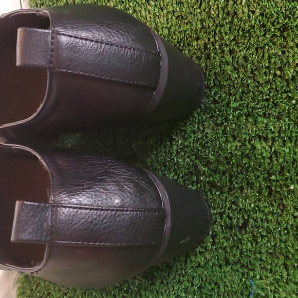 Croft Barrow Ortholite Comfort Ankle Booties  Elastic Sides for Easy Slip On 10 - Picture 4 of 10